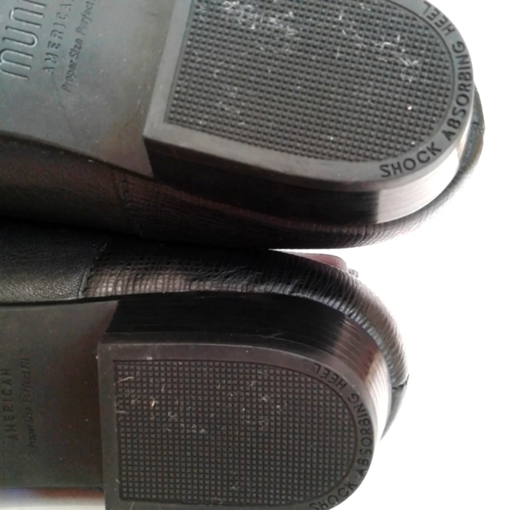 MUNRO black  genuine leather anckle boots